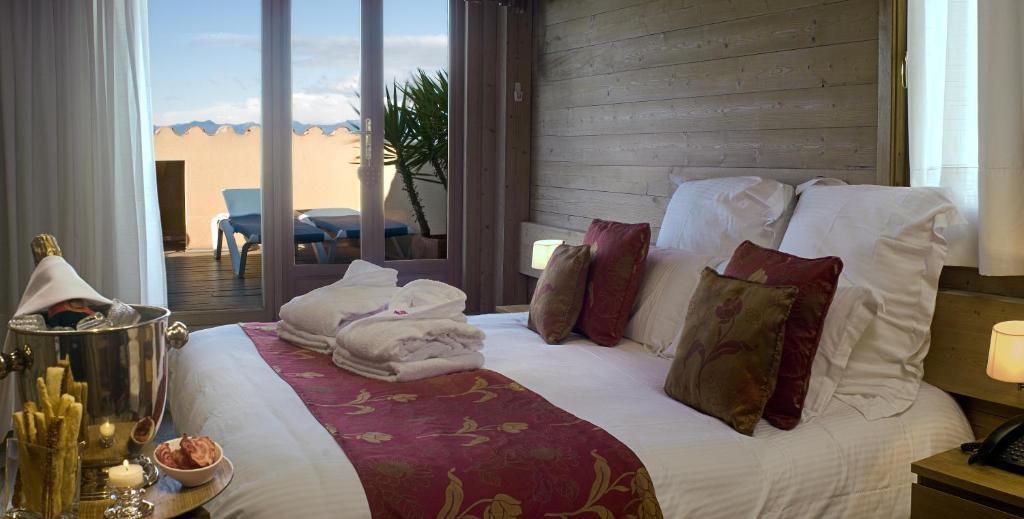 Hotel La Placa Garriguella Room photo