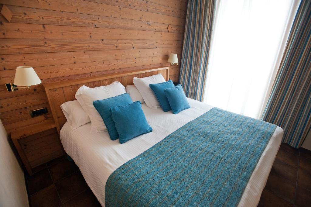 Hotel La Placa Garriguella Room photo