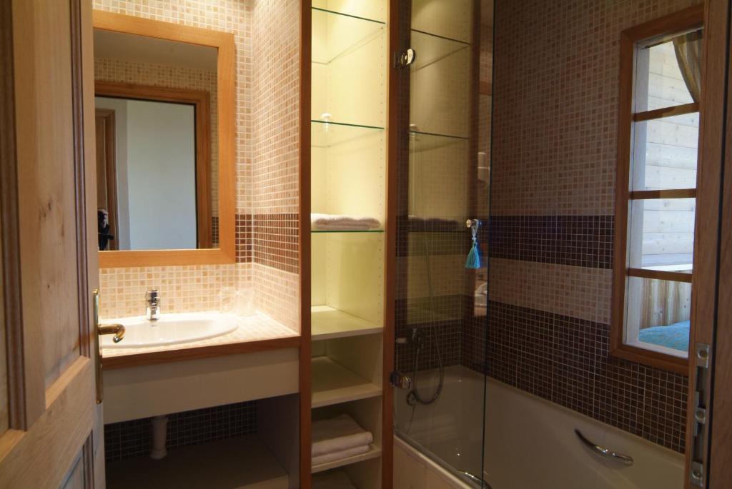 Hotel La Placa Garriguella Room photo