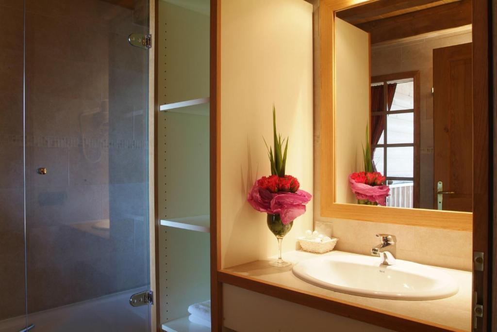 Hotel La Placa Garriguella Room photo